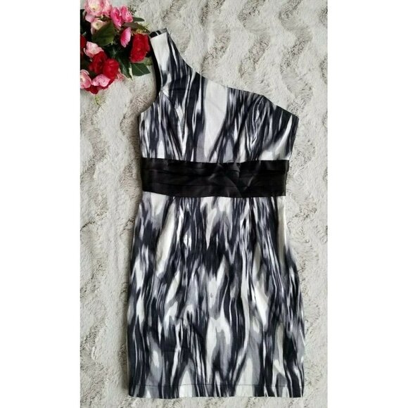 ✨️CL Disorderly Conduct One Shoulder Black White Gray 5